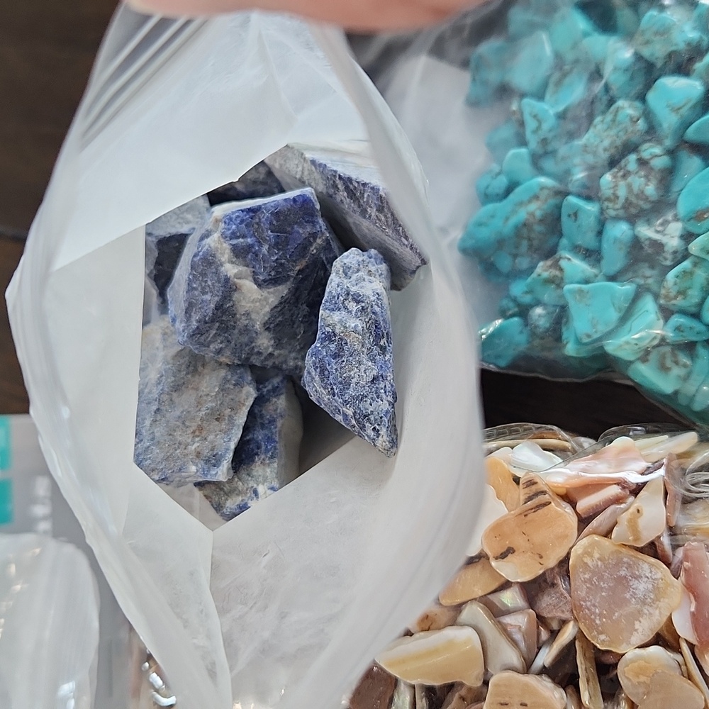Assorted Rocks and Shell Chips - Picture 5 of 9